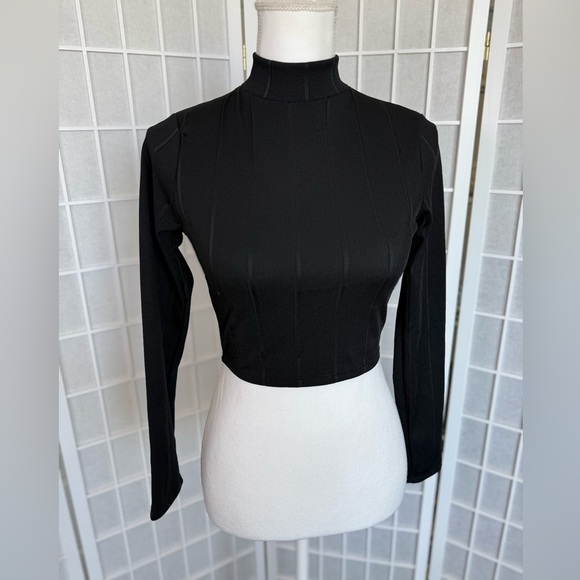 Lulu's Mock Neck Crop Top | Small - Picture 4 of 5